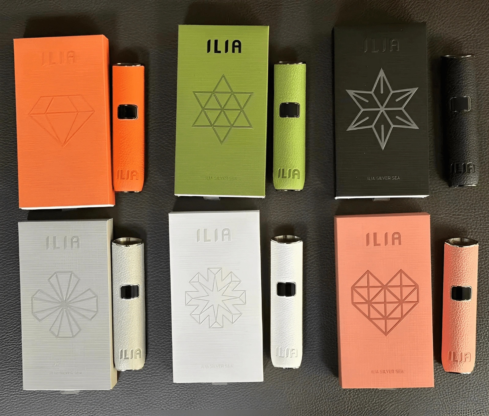 ILIA 哩啞電子煙主機|兼容 RELX 一代・皮革款高質感・Type-C 快充・台灣現貨 1 ILIA 哩啞電子煙主機|兼容 RELX 一代・皮革款高質感・Type-C 快充・台灣現貨